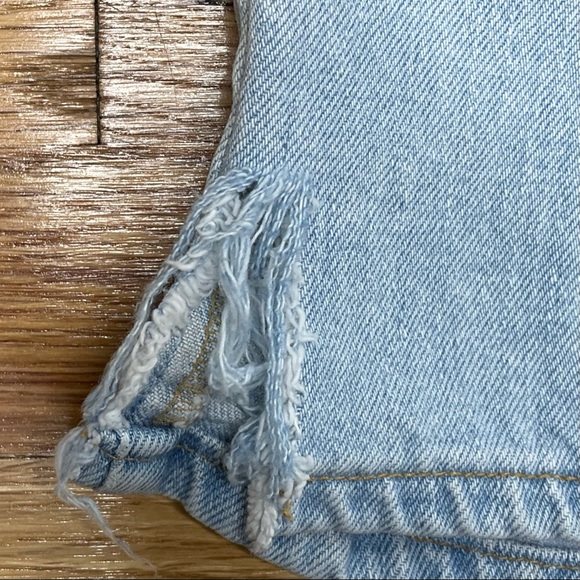 Women’s Vintage Levi’s High Waisted Mom Jean Shorts - Picture 7 of 13